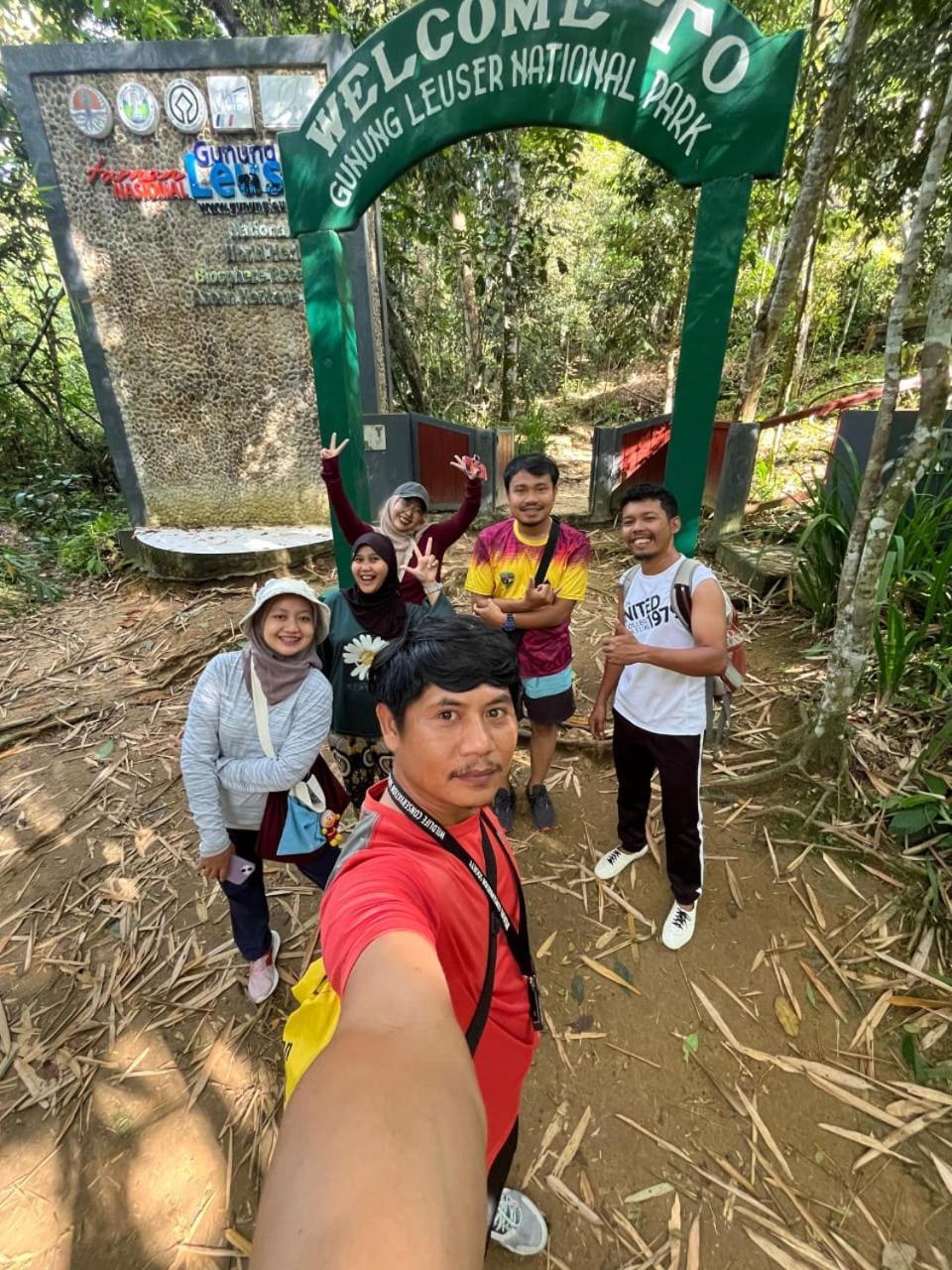 Pongo Guest House & Jungle Trekking Bukit Lawang Esterno foto